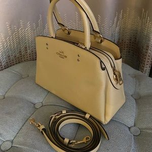 Two-way, can be used as cross body or top handle bag.